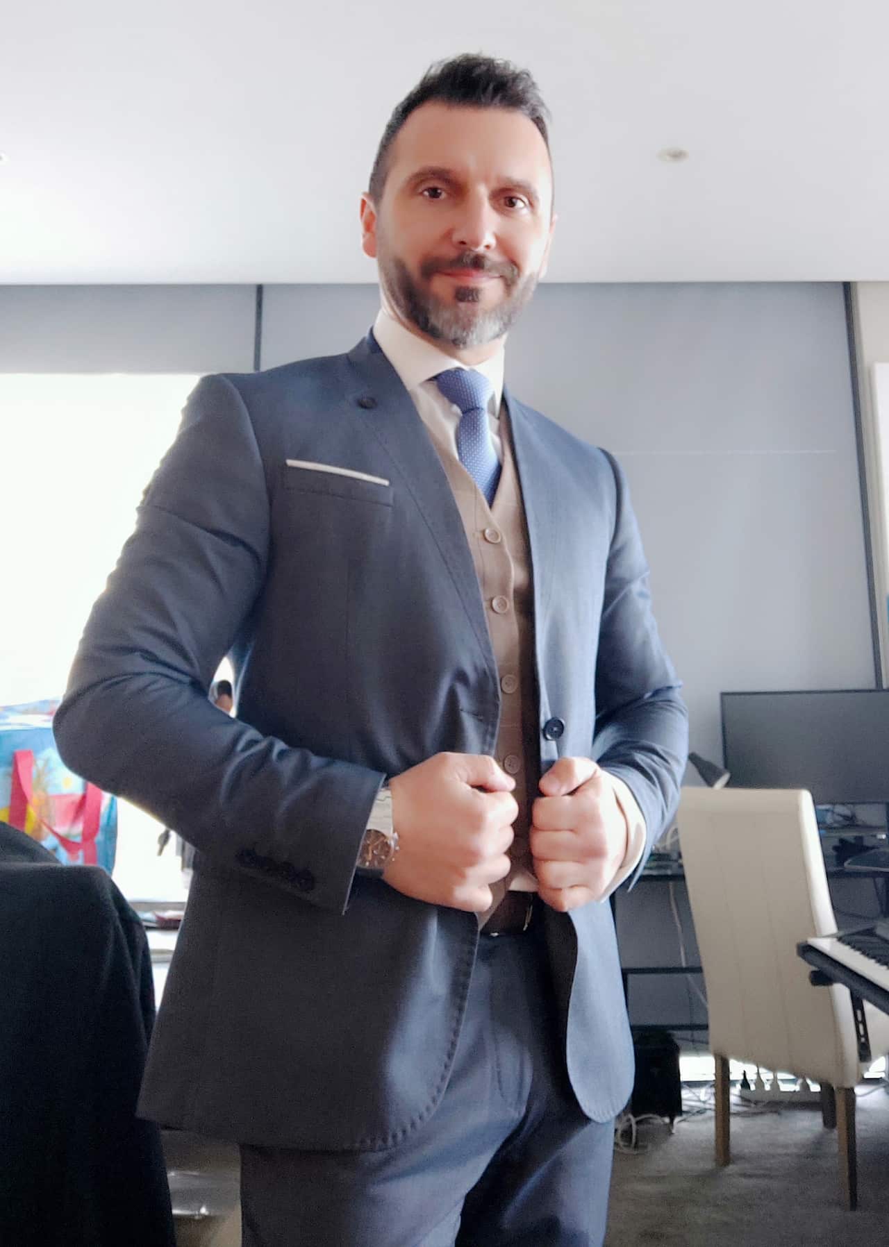 Despite still playing and singing at home with his instruments and sound equipment, Carlos Ribeiro is fully invested in his career in the hotel industry.