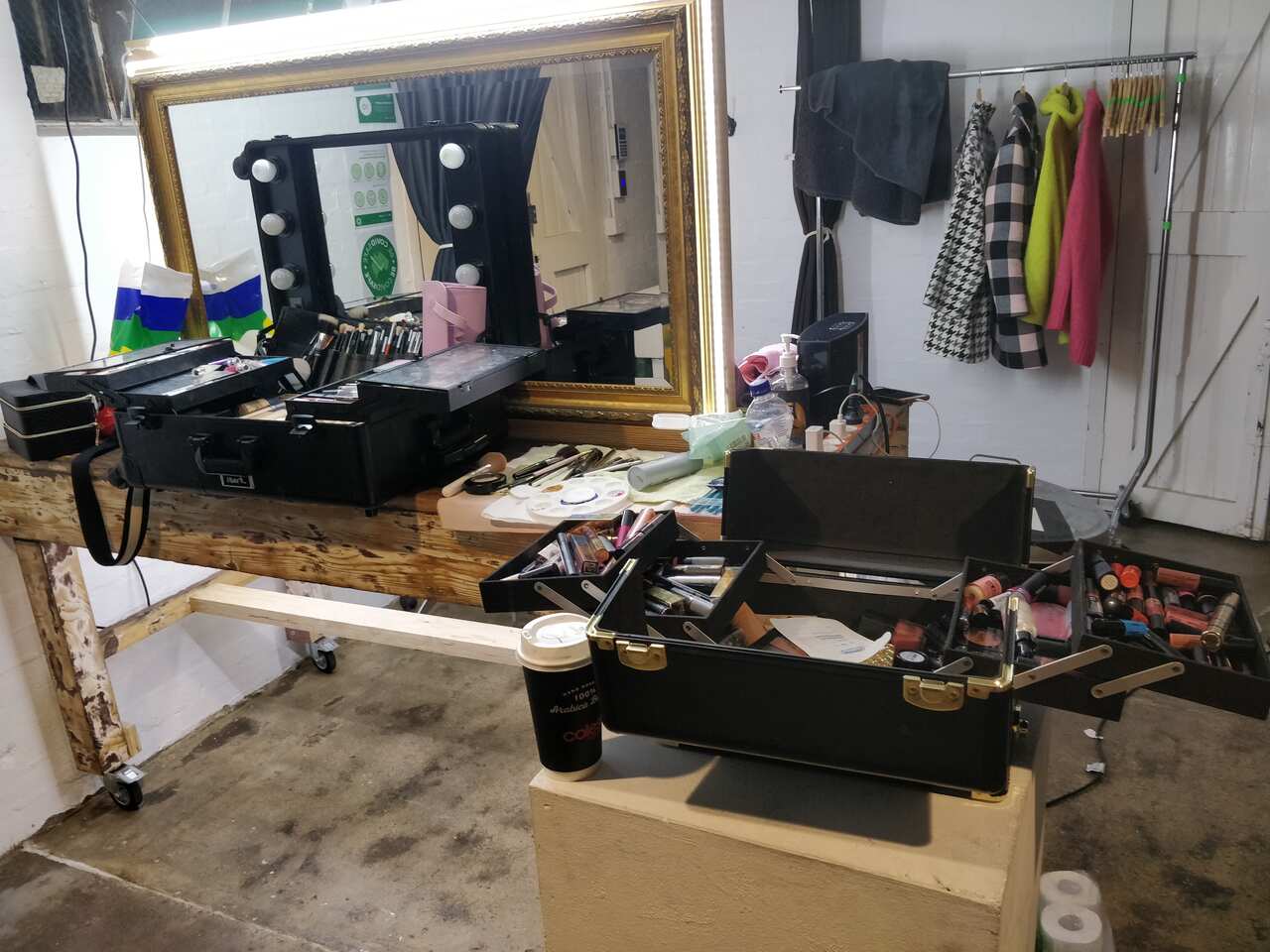 Backstage. Lana Barker