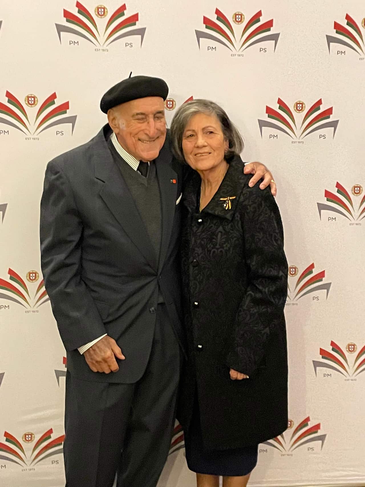 O casal que, unido, tanto tem contribuído para a cultura da língua portuguesa na Austrália: António e Cidália Rendeiro