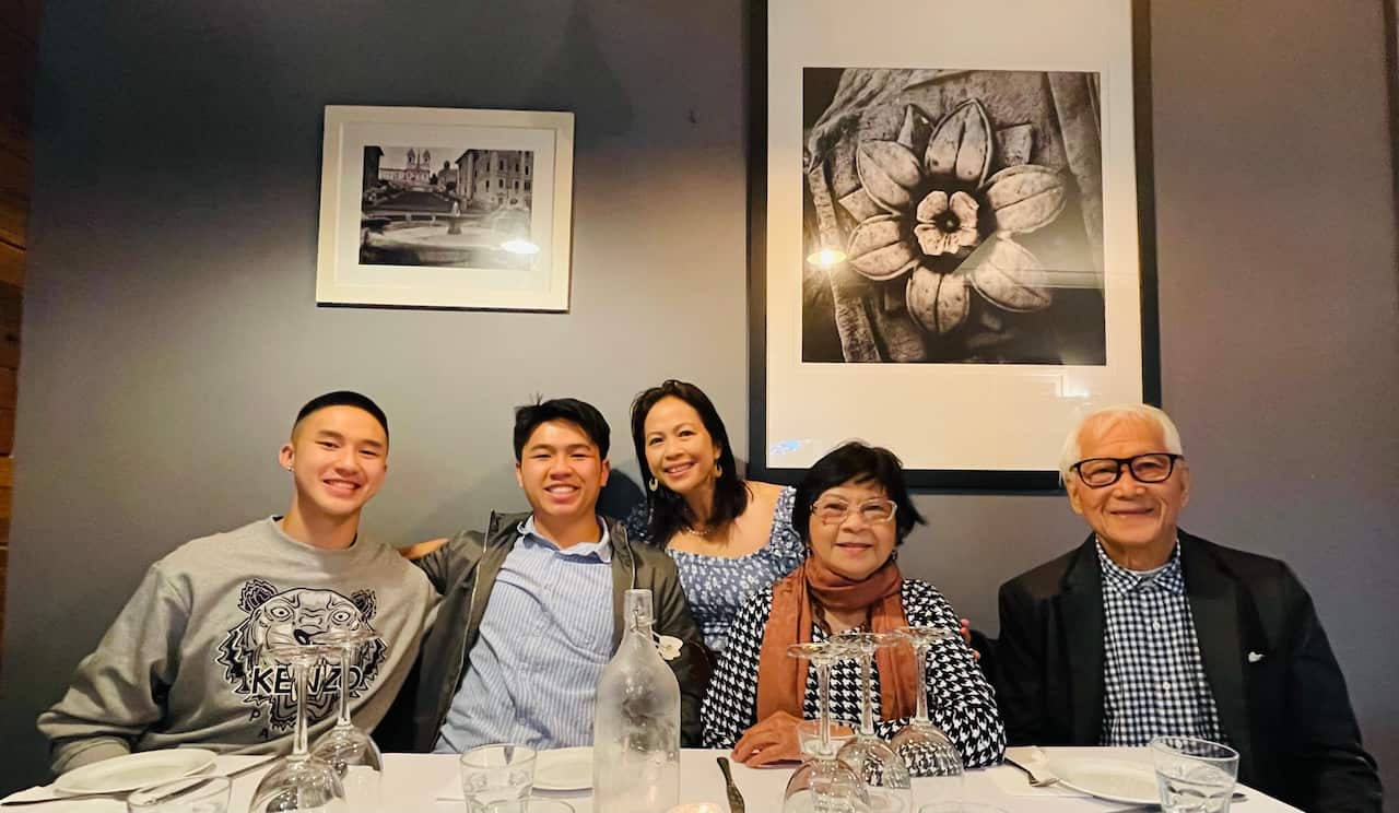 Sống trong gia đình nhiều thế hệ, trẻ sẽ có cơ hội được giao tiếp, cảm nhận tình cảm của các thành viên. 