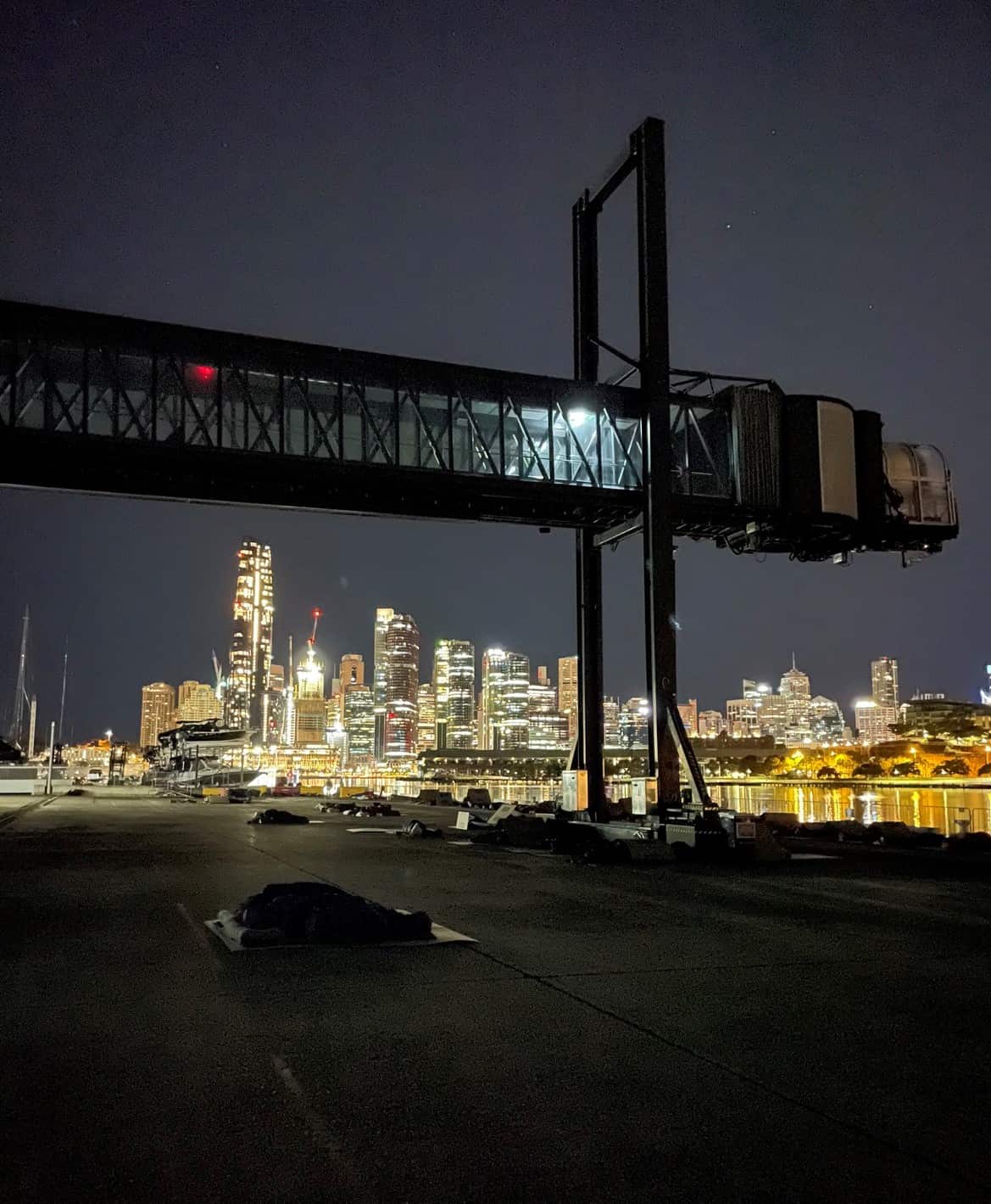 华人商业领袖David Chen参与CEO露宿街头(CEO Sleepout)活动