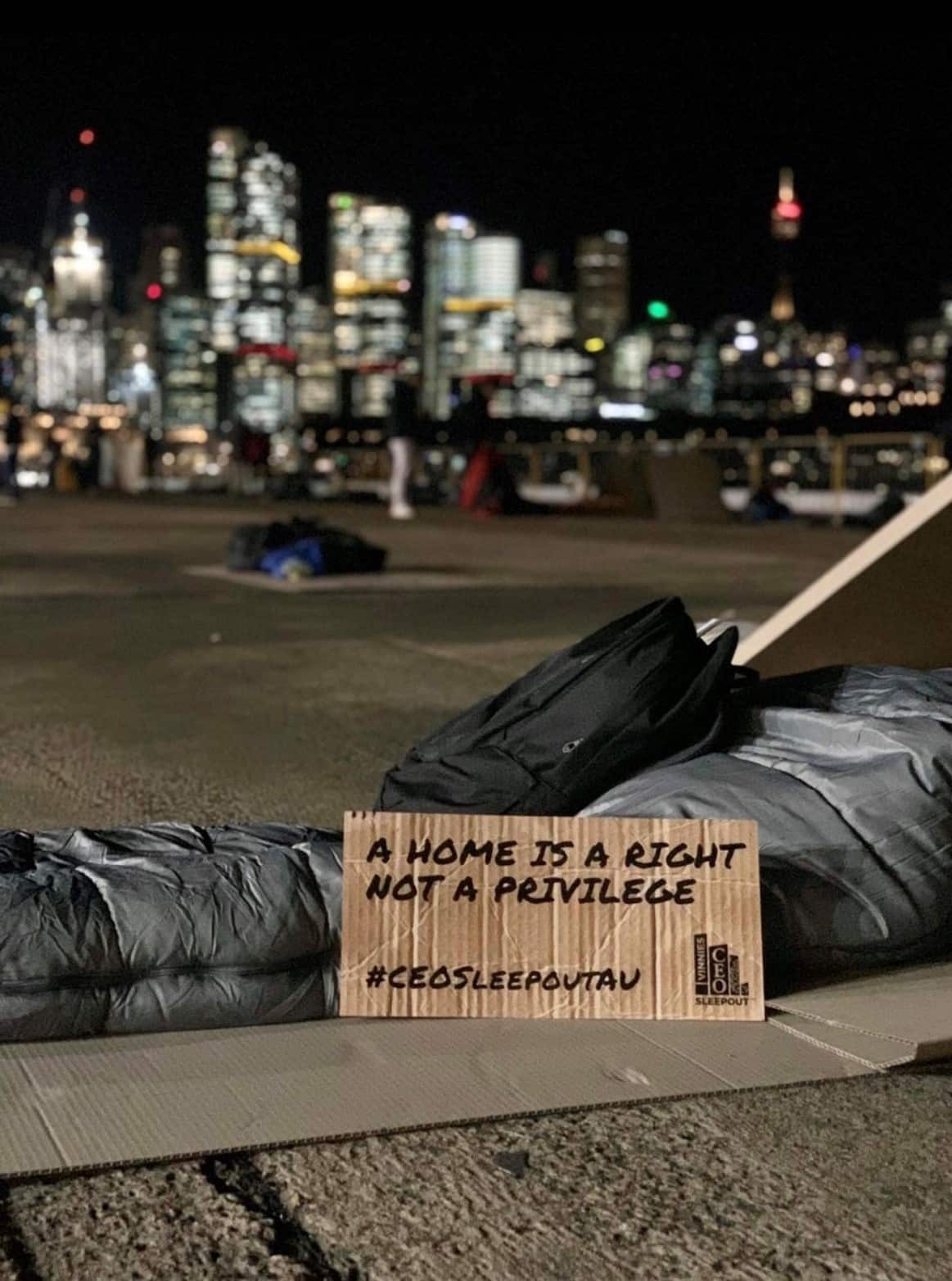 华人商业领袖David Chen参与CEO露宿街头(CEO Sleepout)活动