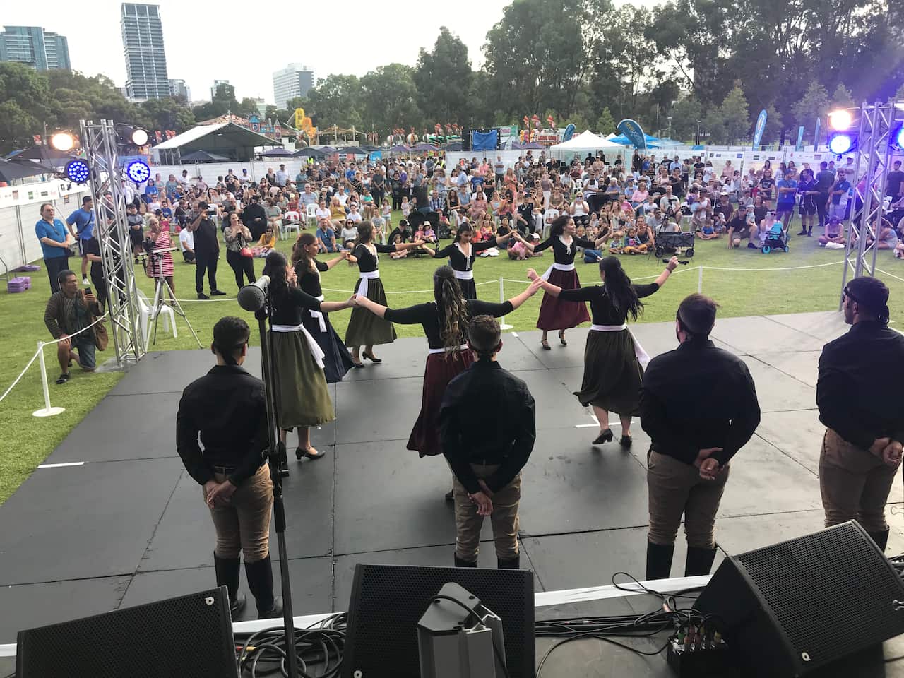 Με επιτυχία πραγματοποιήθηκε το Ελληνικό Γλέντι της Πέρθης. 