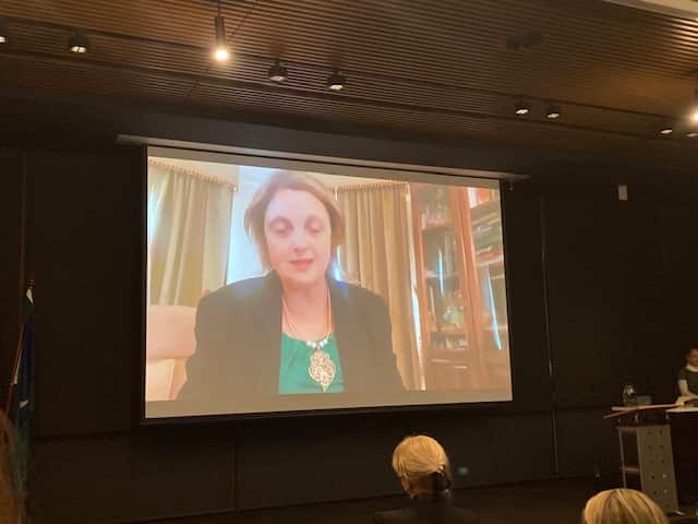 Alda Retre, na sua participação via vídeo pré-gravado. Alda Retre é uma figura incontornável do ensino da língua portuguesa no Estado de Victoria