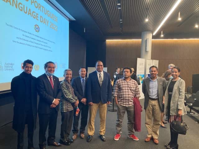 Luciano Valentim da Conceição, cônsul-geral de Timor-leste em Nova Gales do Sul (segundo à esquerda) junto de alguns dos membros da comunidade timorense que fizeram questão de estar presentes no evento
