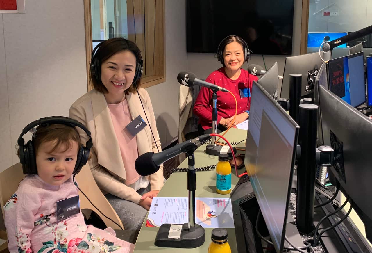 Gia đình ba thế hệ của bé Alice Cheetham. Alice cùng mẹ Vân Anh và bà ngoại Thu Vân.