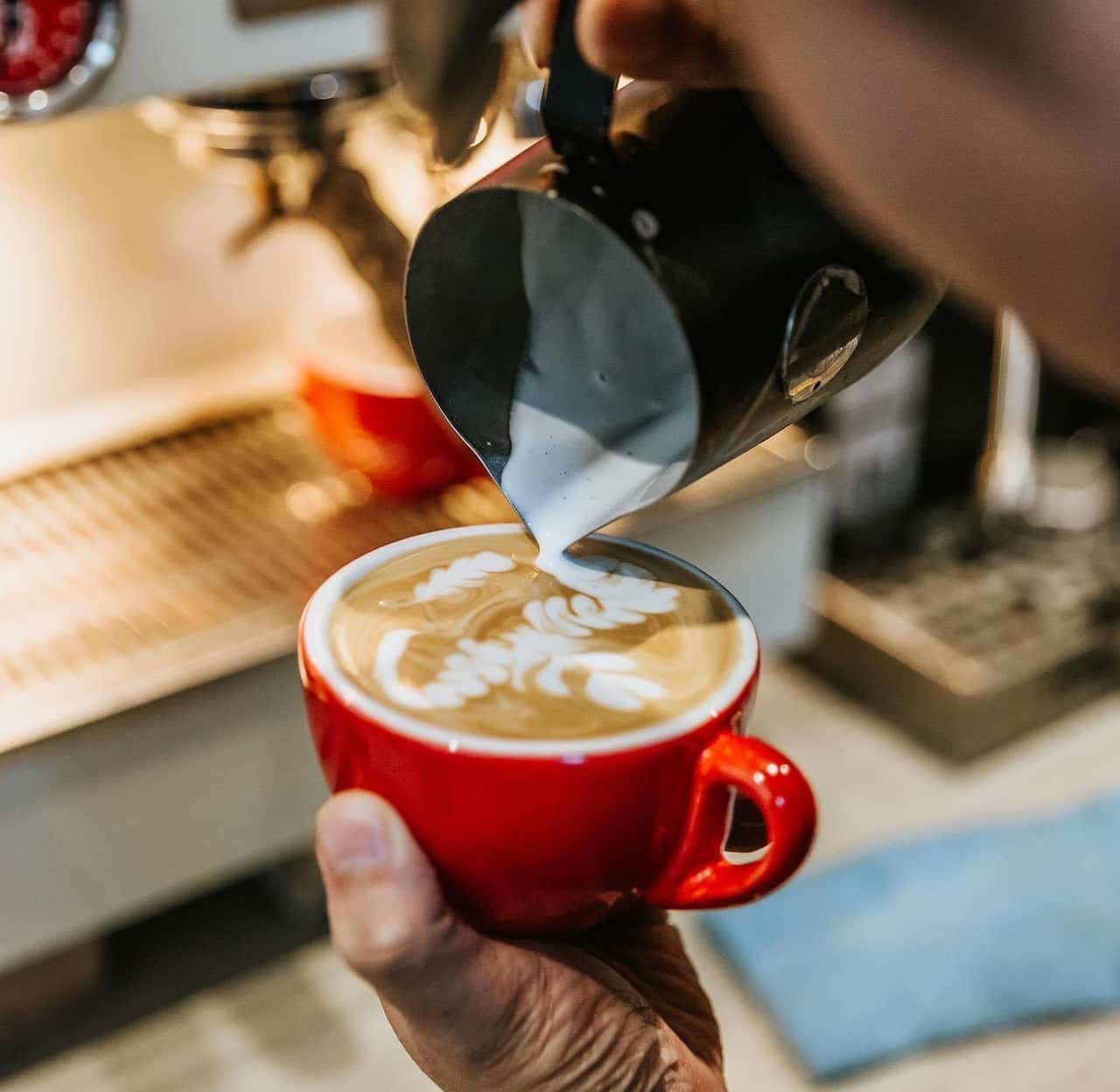 Angus在Mitcham经营一间咖啡馆