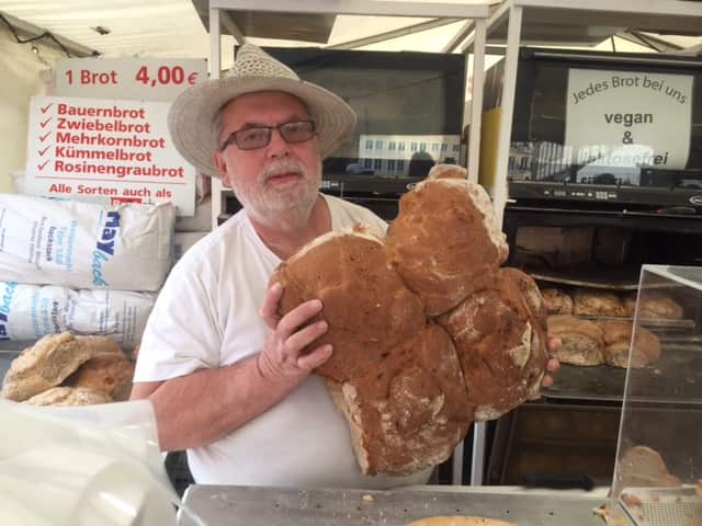 Köstliche Leckerein dürfen auf einem Ostermarkt nicht fehlen