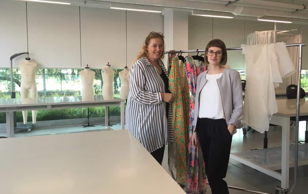 Gabriele Urban vom Goethe-Institut mit der deutschen Designerin Ina Budde (re.) an der Design-Fakultät der RMIT University