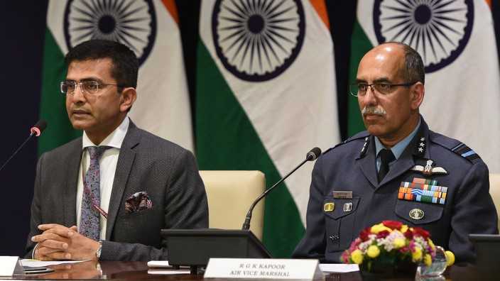 MEA official spokesperson Raveesh Kumar (L) with Air Vice-Marshal R G K Kapoor brief the media on Pakistan's air space violation