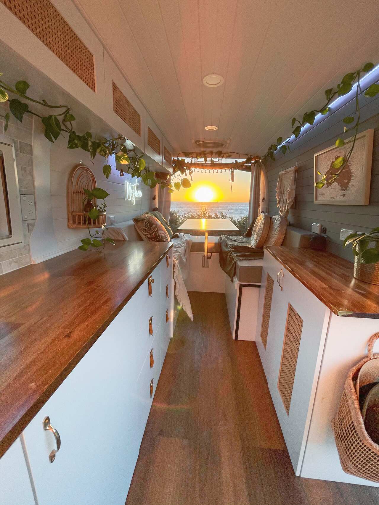 Interior de Mostaza donde Alejandra vive, trabaja y recorre Australia.