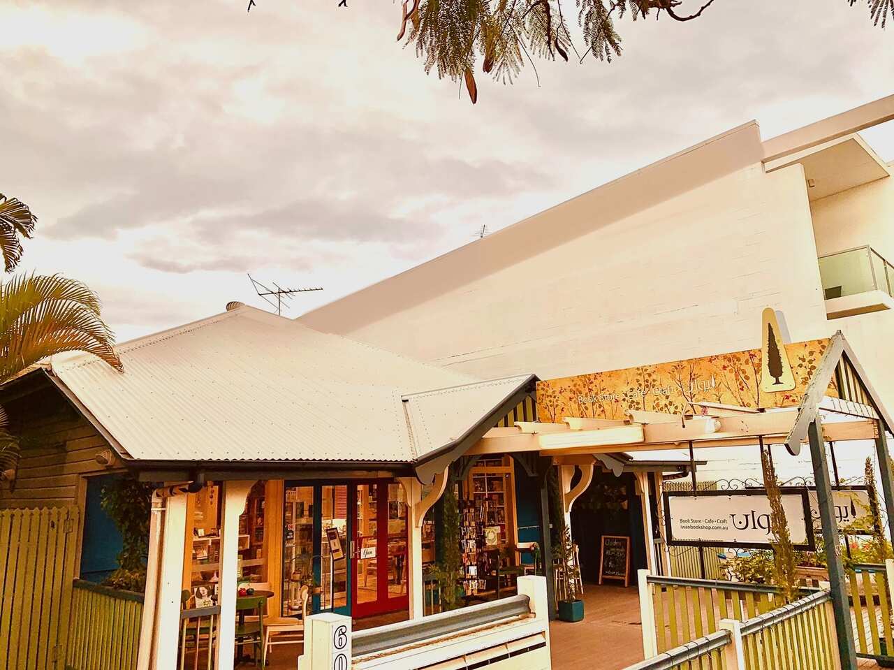 کتاب فروشی ایوان