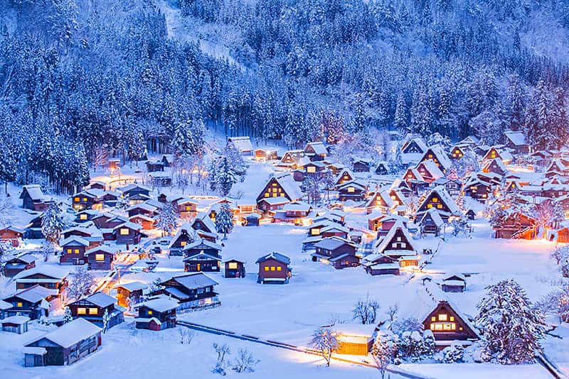 Watch the Shirakawa-gō Winter Light-Up, Japan
