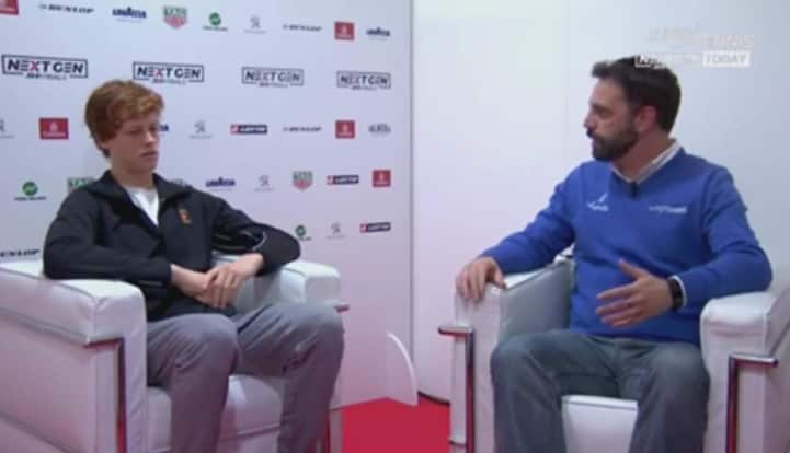 Un anno fa, alle Next Gen di Milano, Jannik Sinner era entrato in tabellone con una wild card ma poi aveva vinto il titolo, battendo in finale Alex de Minaur