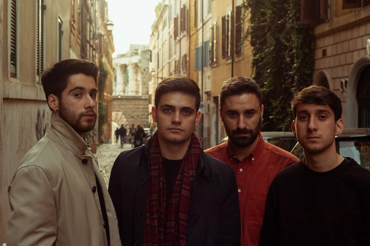 Il gruppo nasce dall’incontro tra Marco Fiore e i fratelli Edoardo, Gabriele e Riccardo Roia.