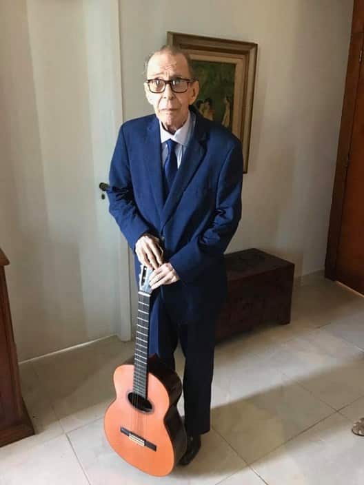 João Gilberto pochi giorni prima della morte