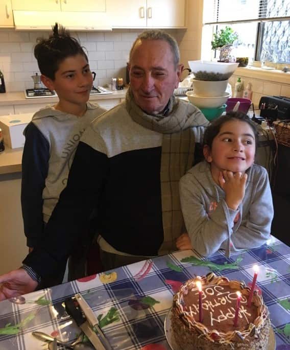 Joe Mancini festeggia il compleanno con due dei suoi nipoti