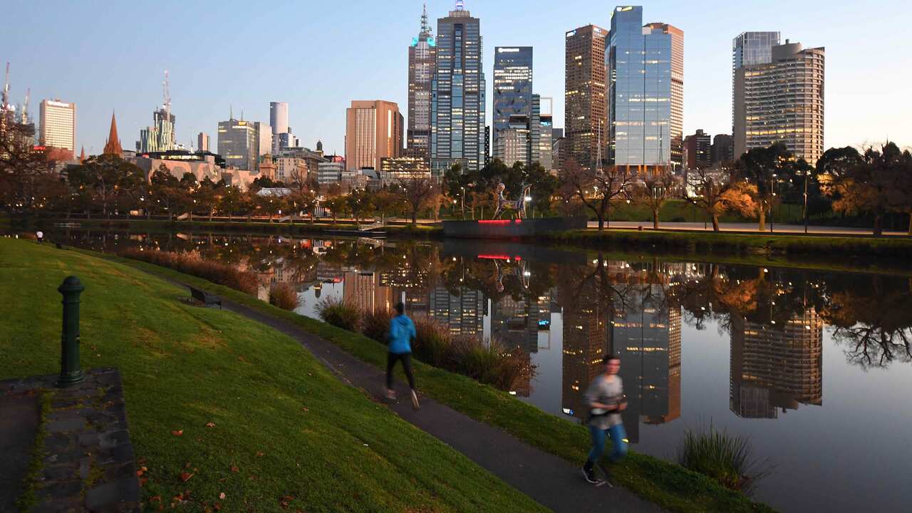 Joggers Yarra River 