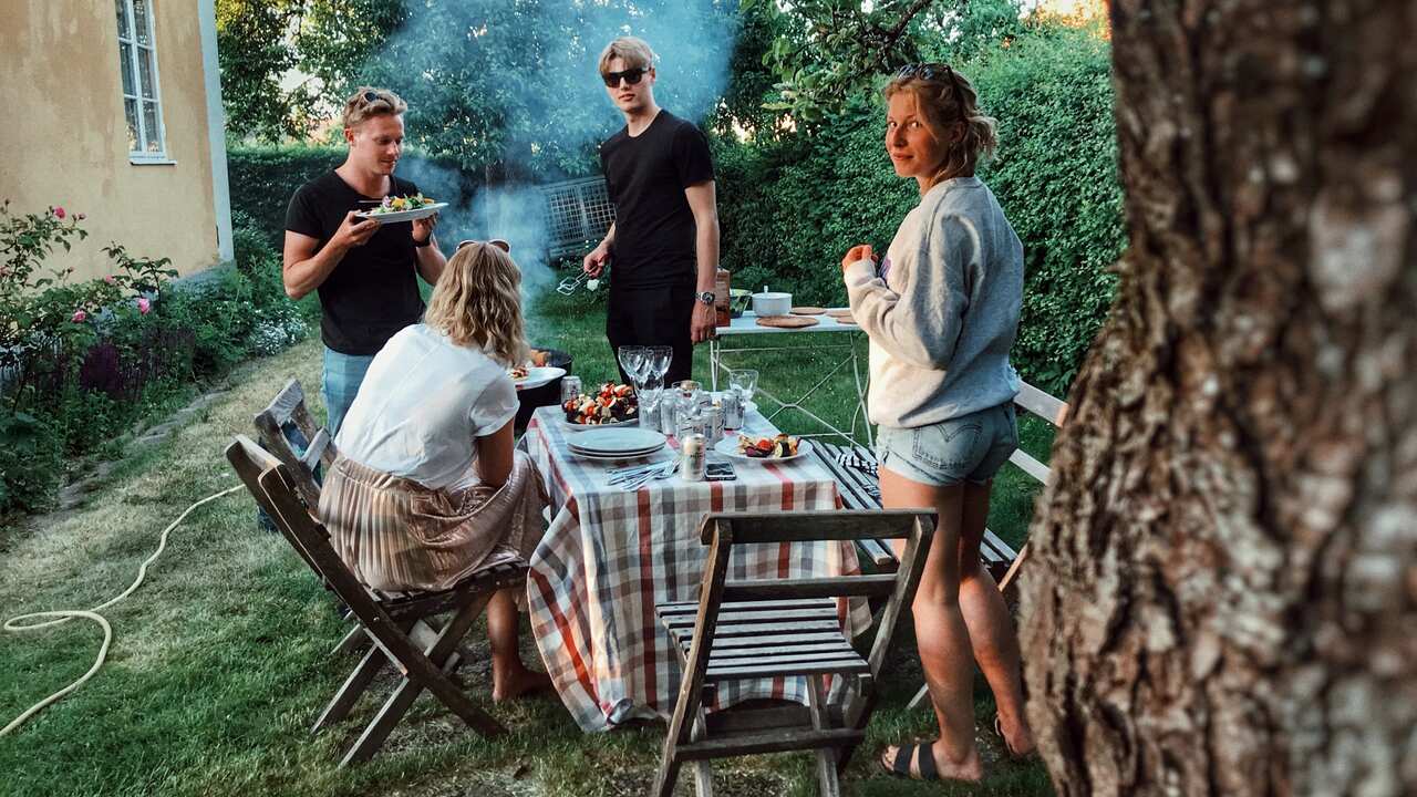 In Victoria, people may have up to five visitors in your home