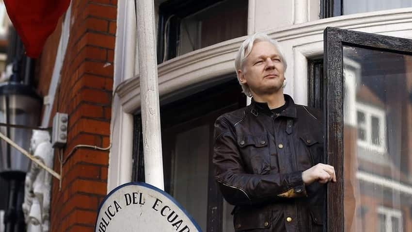 Australian officials pay visit to Julian Assange