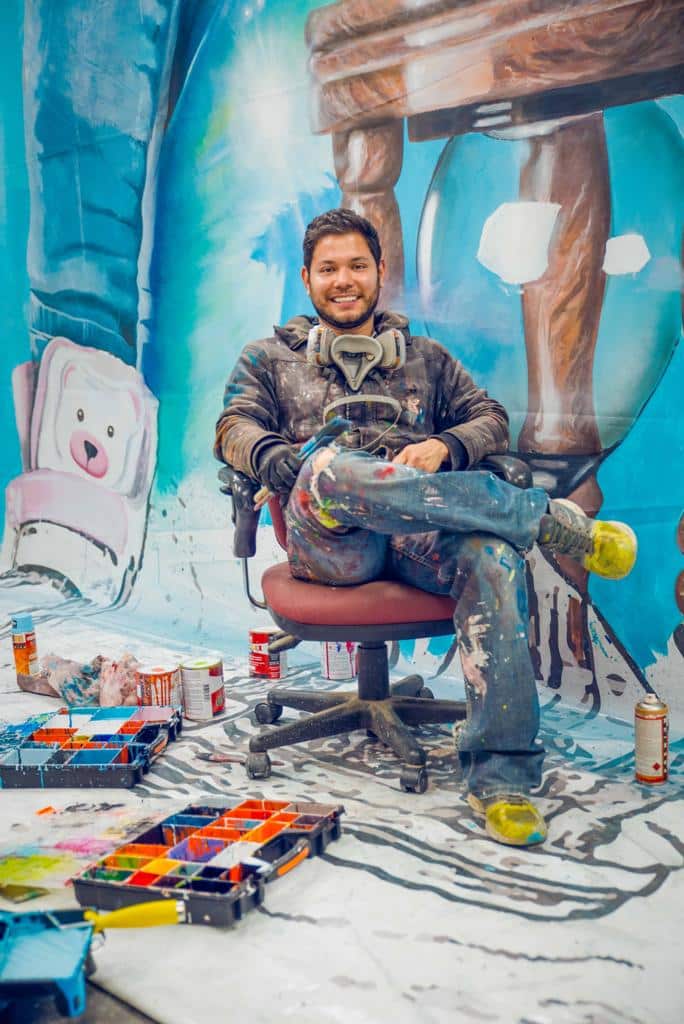 El artista visual colombiano, Julián Clavijo 