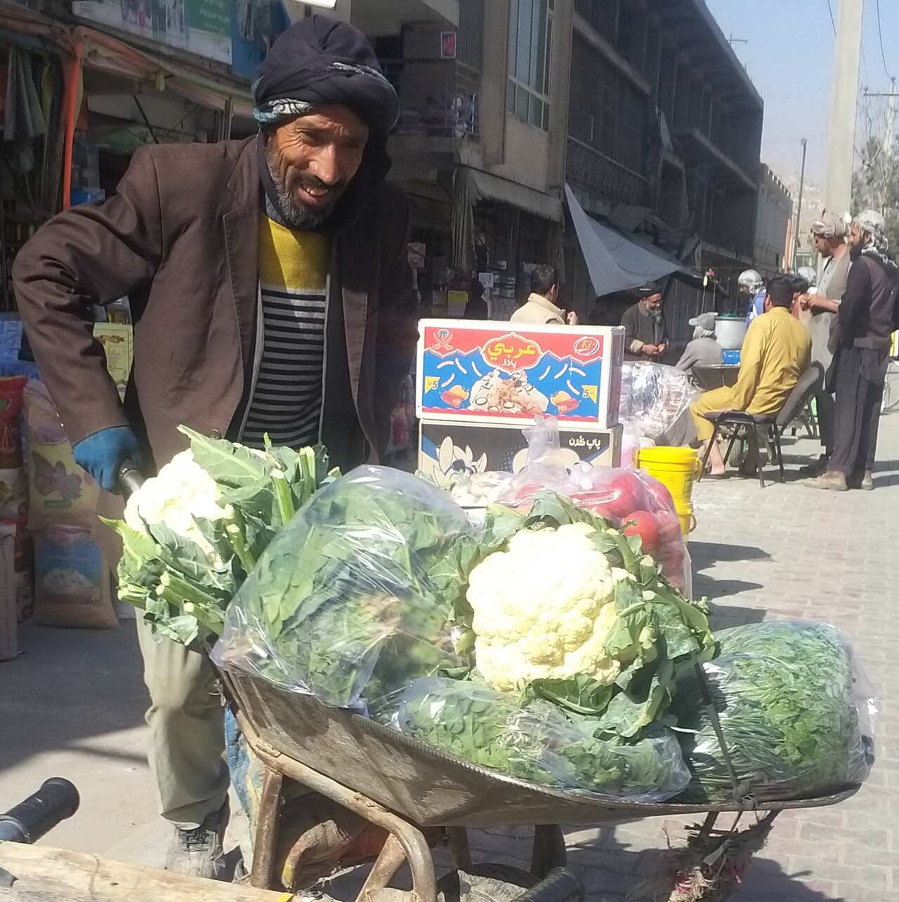 صندوق بین‌المللی پول گفته است با قطع کمک‌های جهانی، اقتصاد افغانستان با بحران شدید مالی روبه‌رو است.