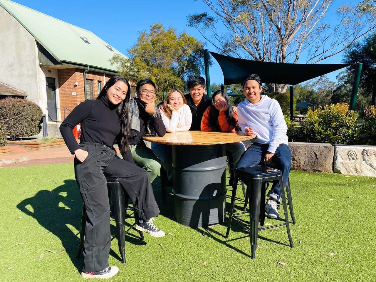 Mga kabataang nag-organisa ng Kamp Hiraya 2022 sa Blue Mountains, NSW.