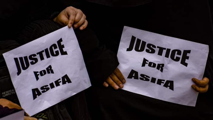 Protesters In Kashmir Demand Death Penalty To Rapist.