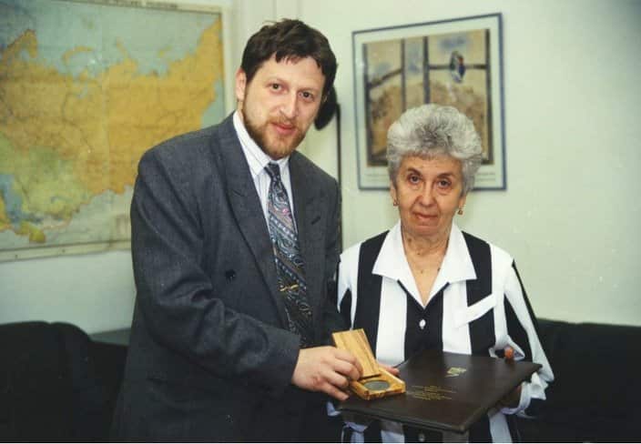 1993, Katya receives the certificate on the name of Ekaterina Kolesnikova