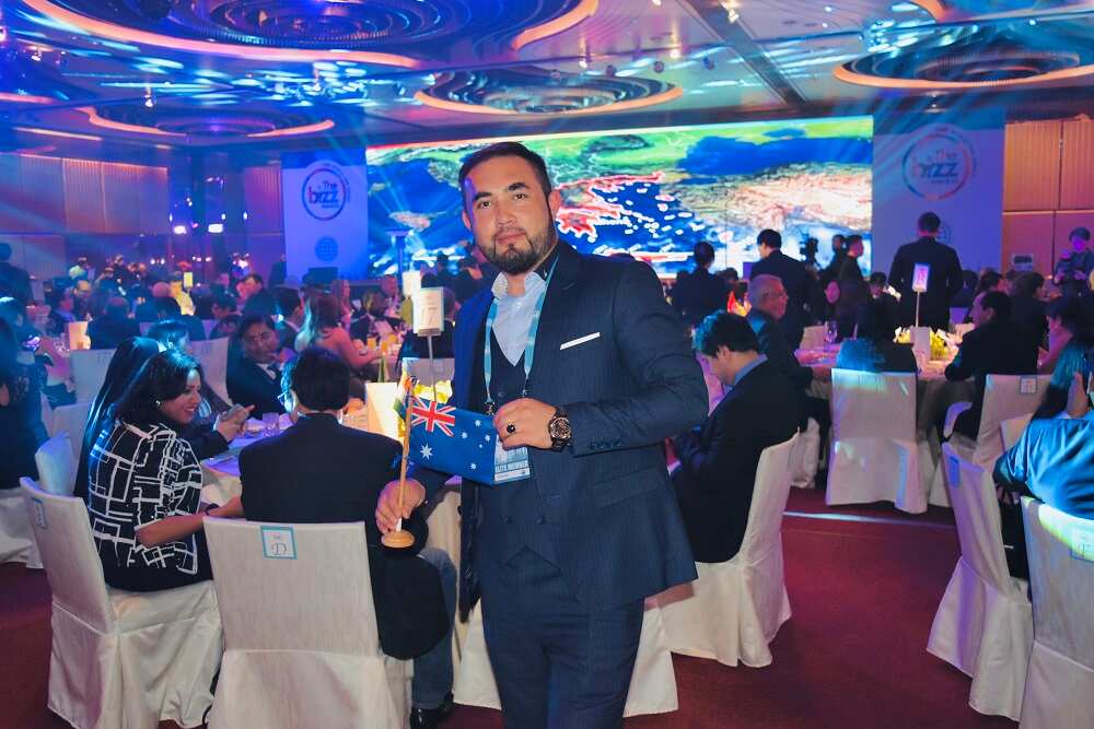 Khan Hazara accepted the Bizz Award at the Intercontinental Hong Kong Hotel, November 14, 2018