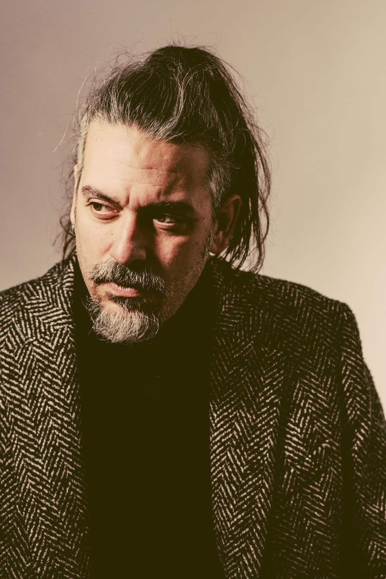 Dal 2013 Roberto Angelini partecipa a trasmissioni TV - prima Gazebo su Rai 3 e poi Propaganda Live su LA7 - dove esegue musiche dal vivo