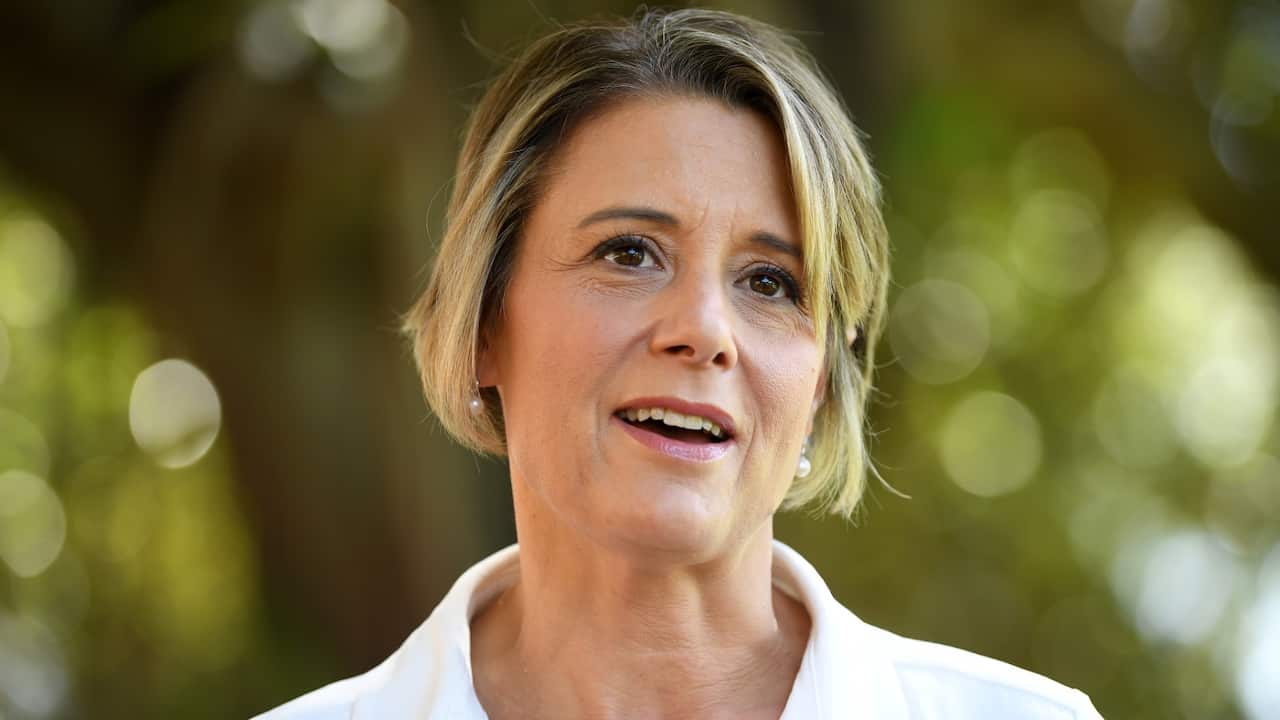 Kristina Keneally, do partido Labor diz-se preocupada com a situação da permanência dos imigrantes qualificados na Austrália