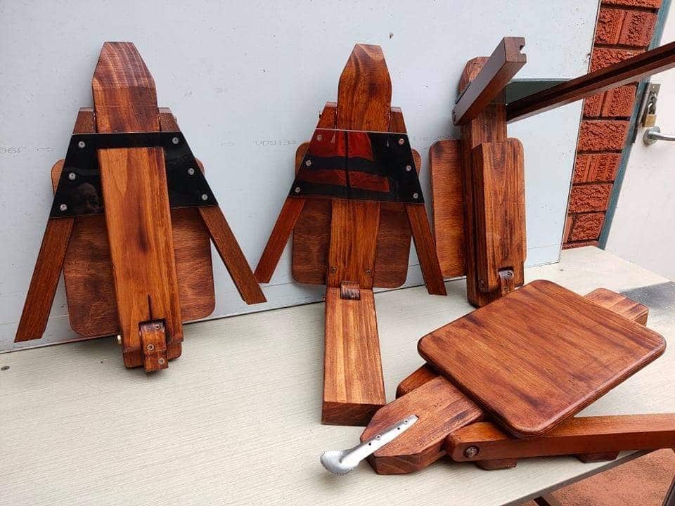 Kudkuran (coconut grater) na gawa sa recycled materials.