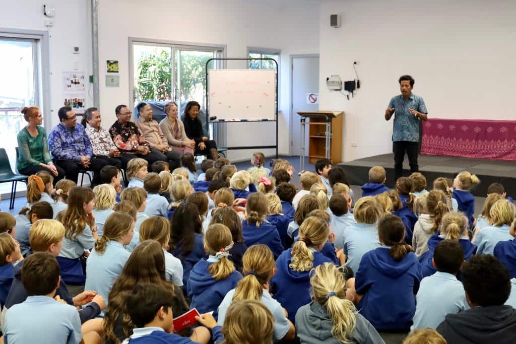 Indonesian Embassy officials visiting Scott's Head Public School, NSW.