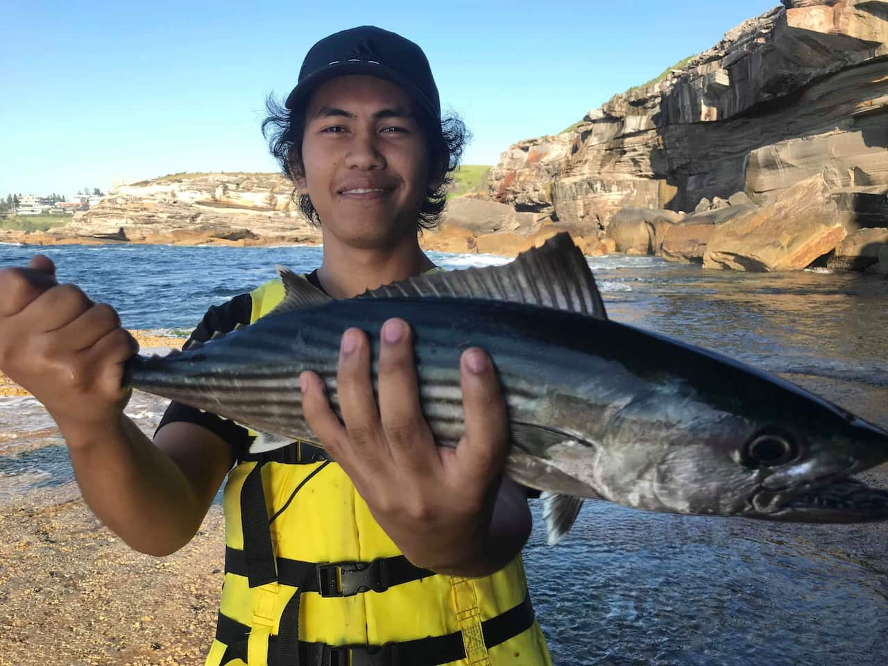 Pamilyang Padrones nag-rock fishing.