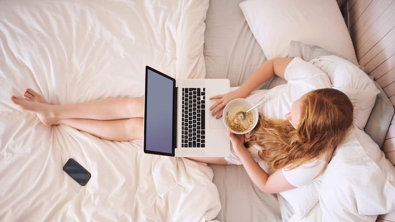 Lady with laptop on bed