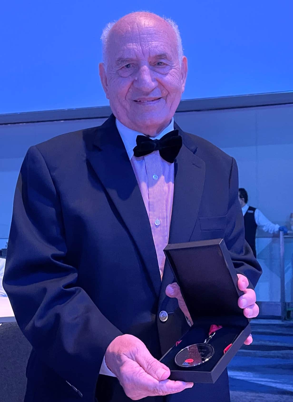 الدكتور رفعت عبيد: قام بوضع الأسس التقيمية لاعتماد المترجمين الفوريين والتحريرين في هيئة اعتماد المترجمين الفوريين من عام 1981 - 2006 في أستراليا.