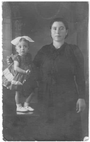 Lella Cariddi bambina con la madre