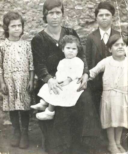 Leonardo's family: his mum, brother and sisters.