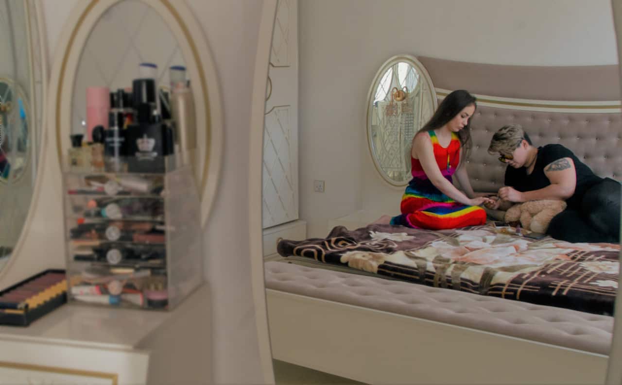 Lesbian Kurdish couple photographed by Sangar Akrayi as part of his "Proud" project