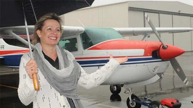 Tổng trưởng y tế Sussan Ley lạm dụng quyền lợi, thuê phi cơ riêng đi Gold Coast cho mục đích riêng