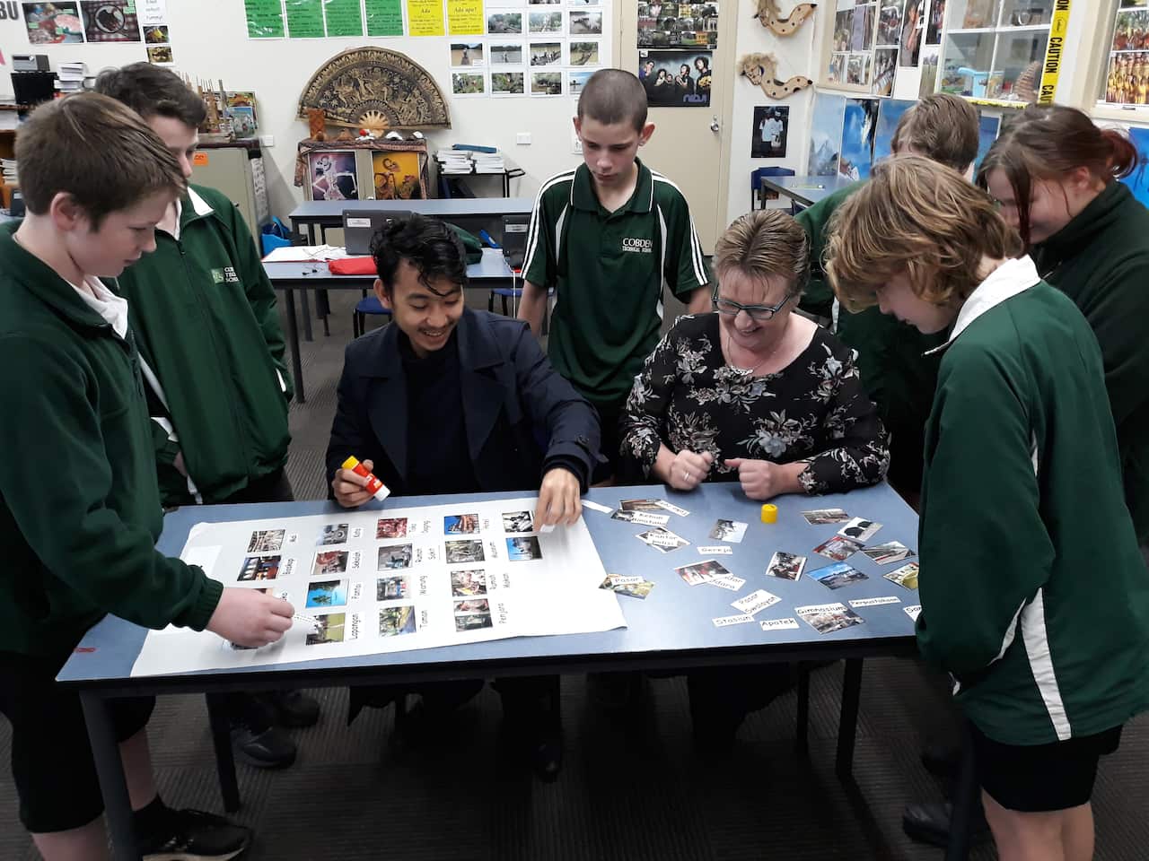 Bodhi Crole , Kayden Daffy, Kak Ivan, Riley Chamberlain, Liz Formby, Bradey Fratantaro (obscured), Darcy Benson and Hayley Lucas having a game.