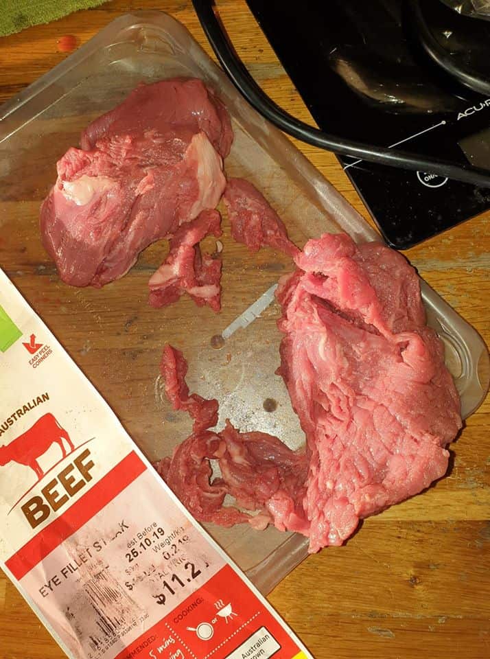 顧客Lyn透露，她遭遇到牛扒自行分解的問題，並詢問有其他網友是否有同樣經歷。