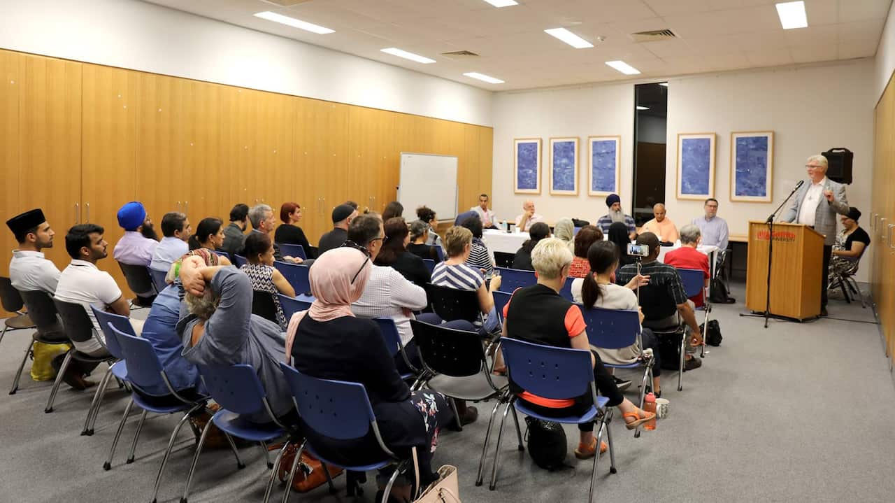 Interfaith forum for prevention of family violence, with six male religious leaders as the main speakers 