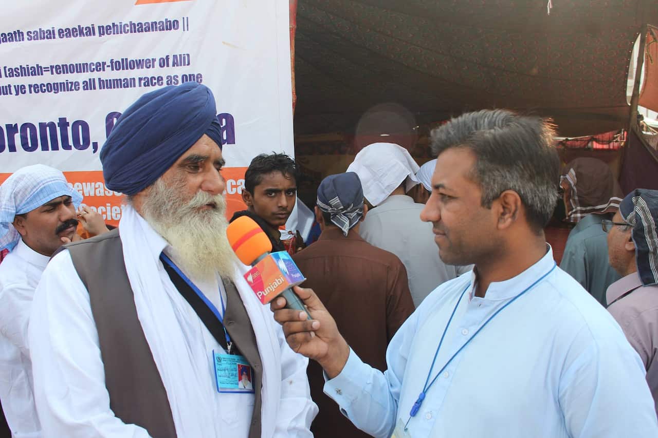 Pilgrims with Masood Mallhi at Gurudwara Janamasthan, Pakistan