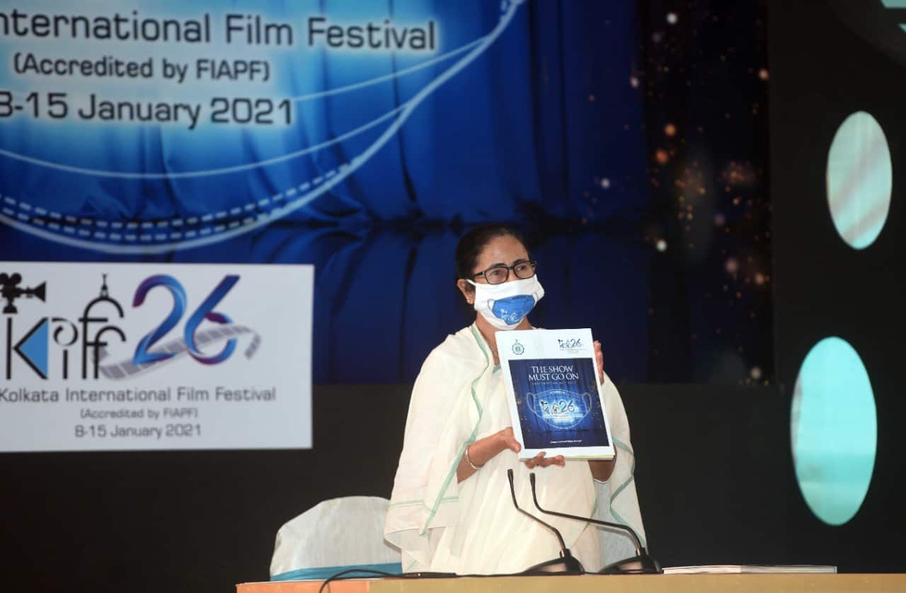 কলকাতা আন্তর্জাতিক চলচ্চিত্র উৎসব অনুষ্ঠানের সূচনা করেন মুখ্যমন্ত্রী মমতা বন্দ্যোপাধ্যায়