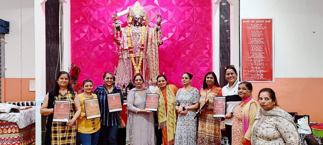 Bhawna Gupta (fifth from left) with members of Melbourne's Hindu community.