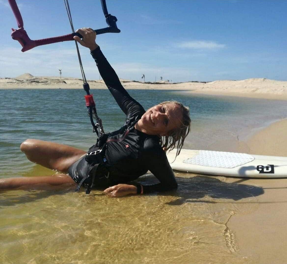 Mandy Carney kitesurfing