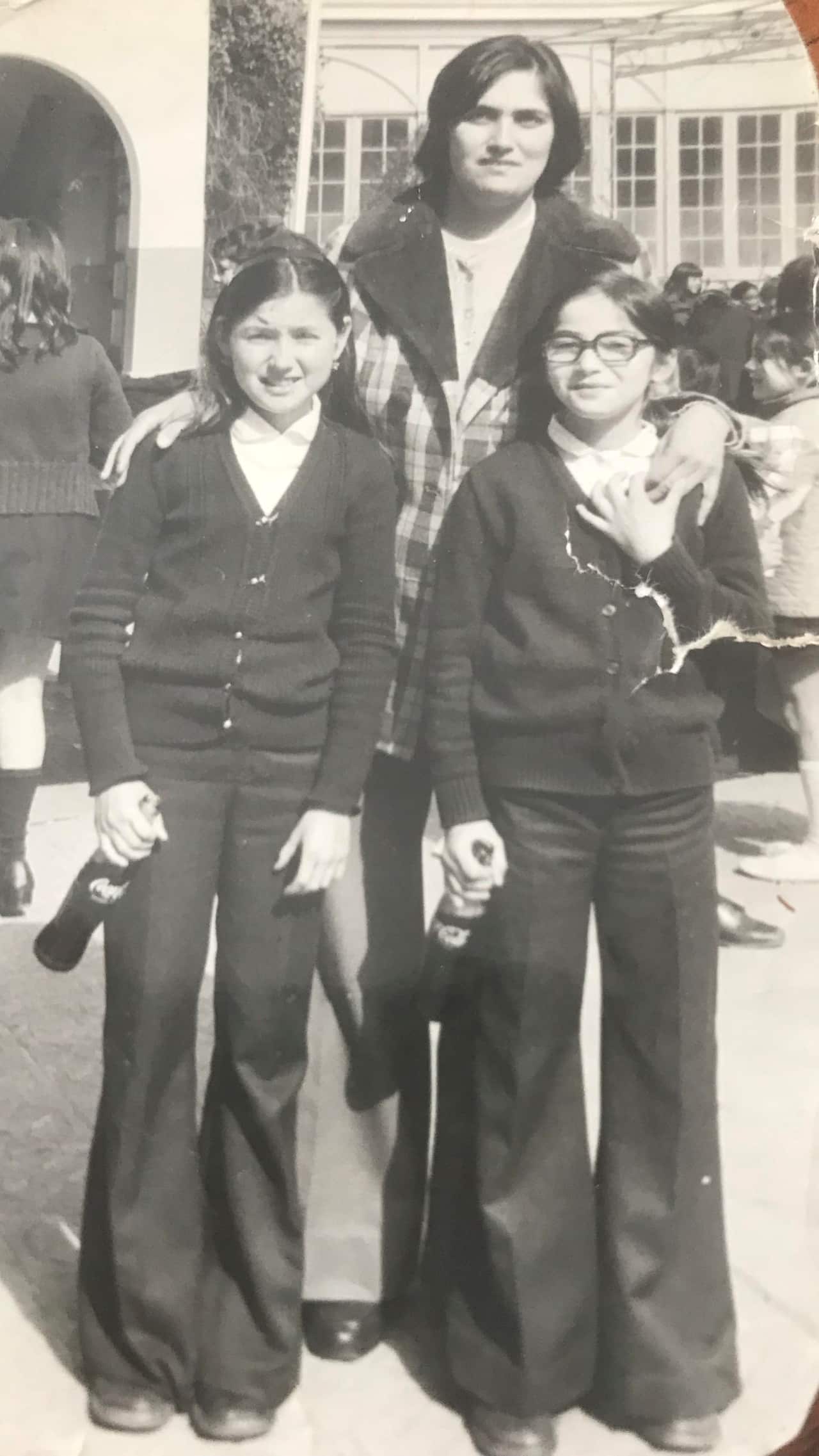 Marcela (left) with her mother and her sister.