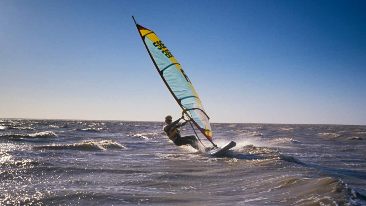 Oltre alla scienza, una grande passione del professor Costa è il windsurf.